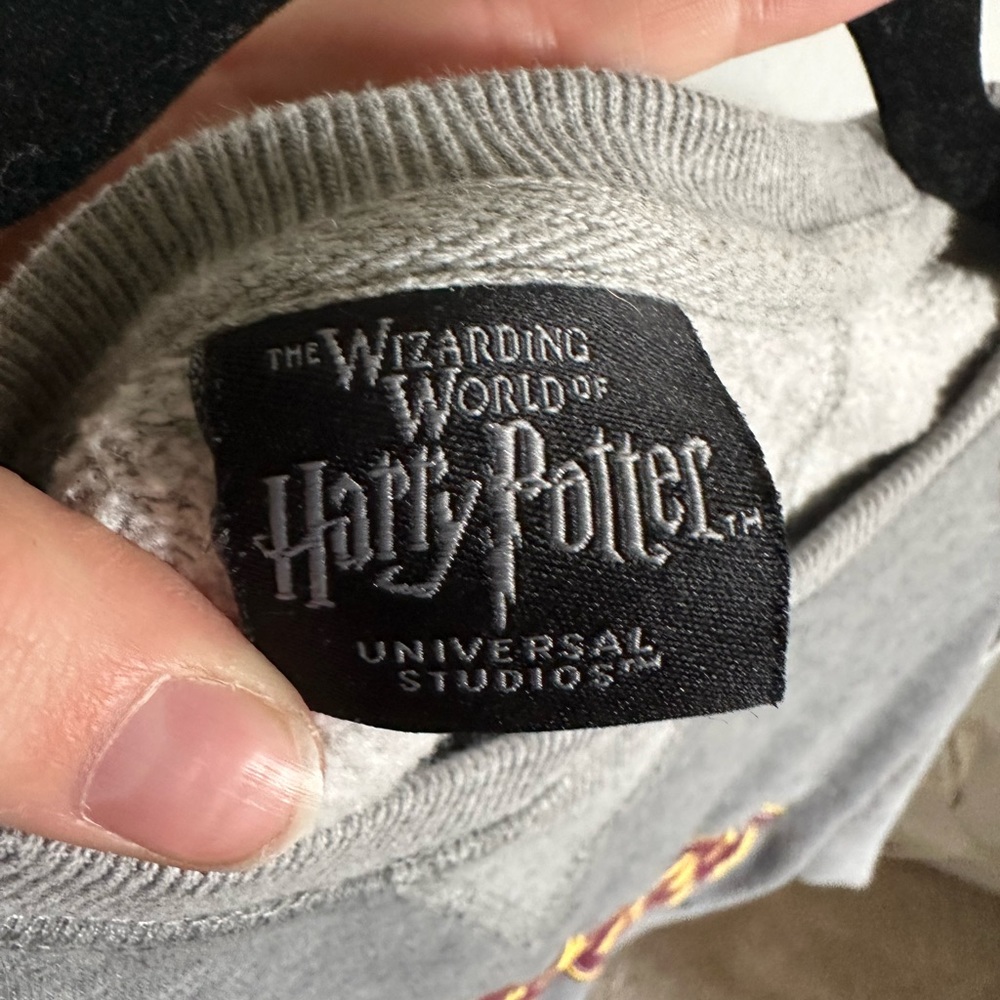 Universal Studios Wizarding World of Harry Potter Gryffindor Crewneck Sweatshirt - Picture 6 of 7